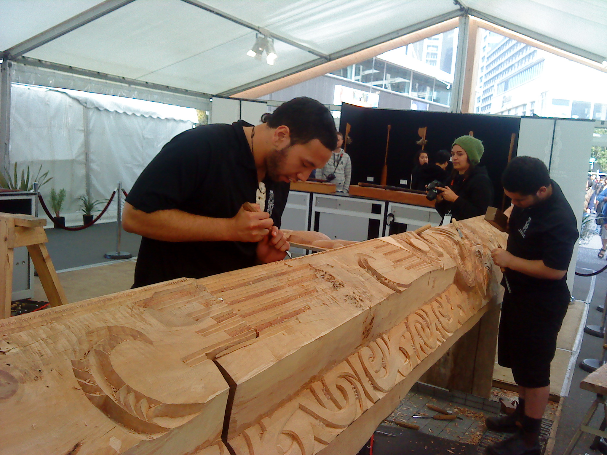 Pou being carved at the Viaduct during the RWC 2011 events